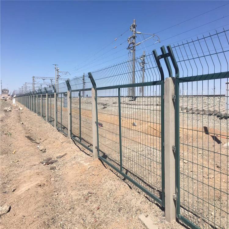 东城铁路防护栅栏安装注意事项